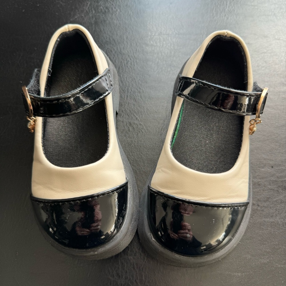 BLACK / TAN MARY JANE STYLE SHOES - Picture 7 of 8